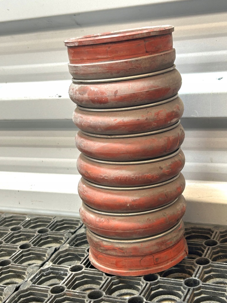 Купити Mercedes actros mp4 труба шланг інтеркулер a9605017393