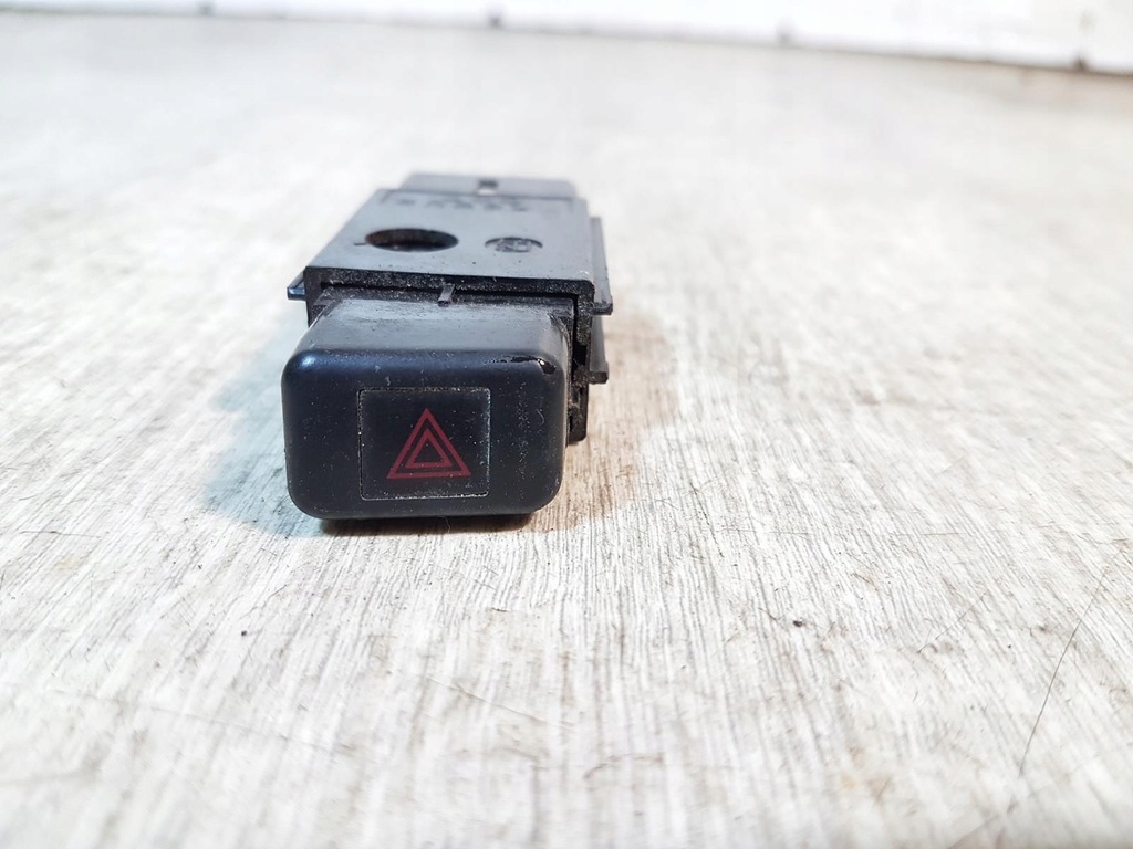 фото №1, Выключатель света аварийных toyota previa estima