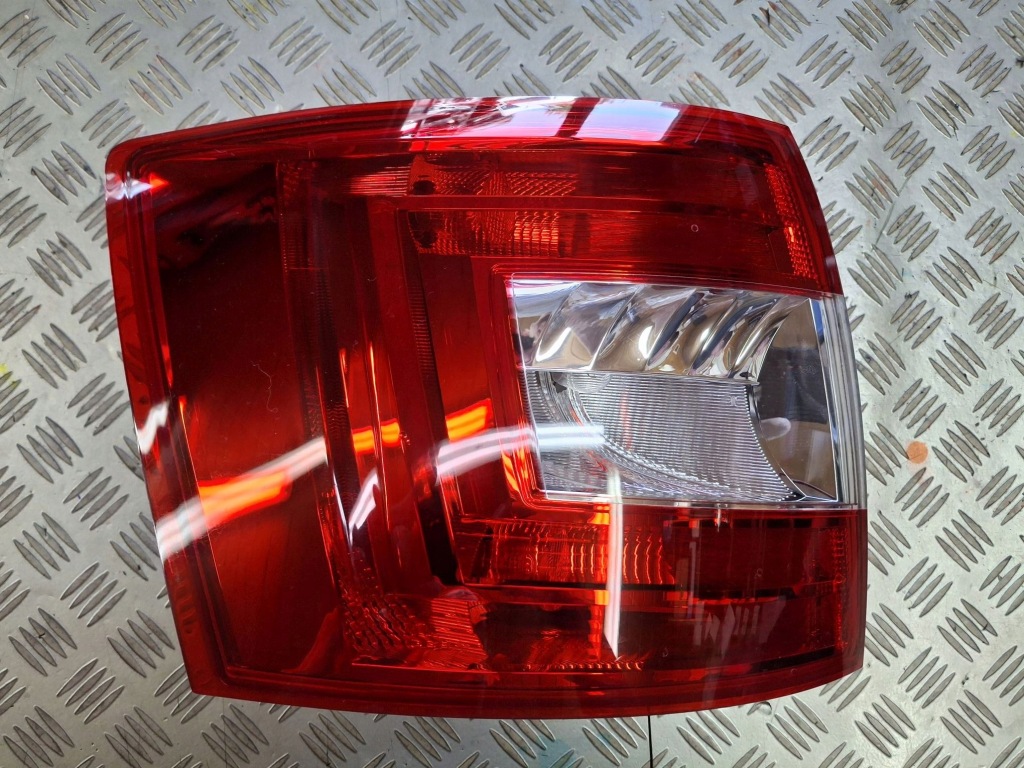 фото №1, Лампа задняя левая skoda octavia iii kombi 2013r-