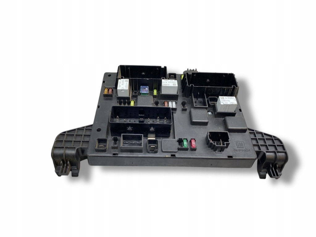 фото №1, Opel zafira c 2016 рамка / модуль предохранителей