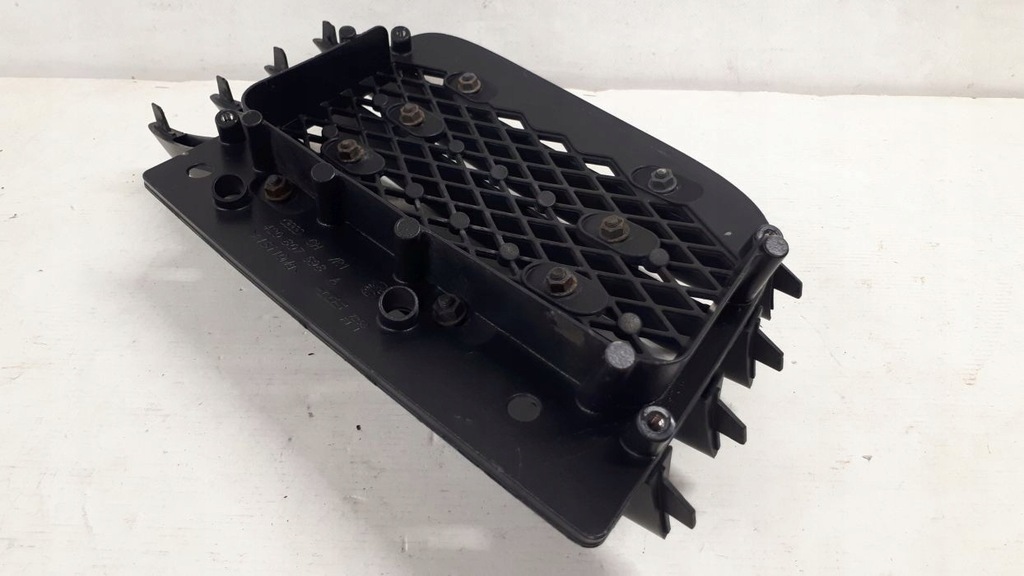 фото №8, Audi r8 2006-2012 решітка бампера права задня