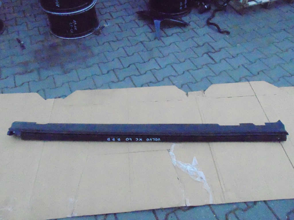 фото №2, Volvo xc40 молдинг порог правая 31448224