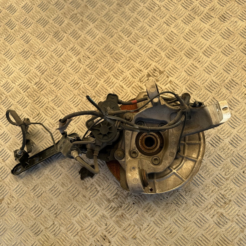 фото №2, Поворотний кулак комплектна задня ліва alfa romeo giulia 2.2 d 2017 rok