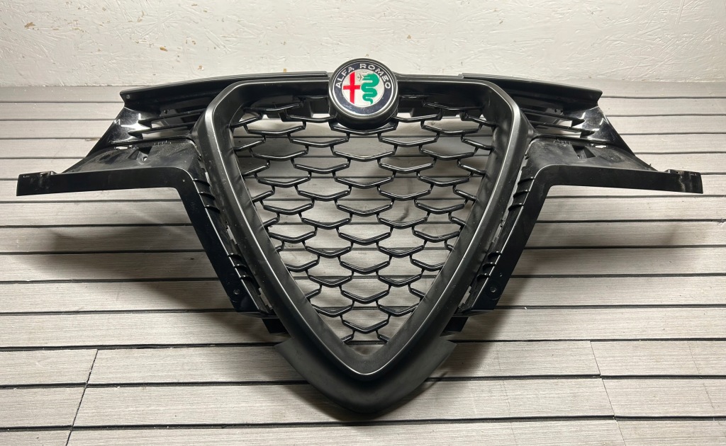 фото №1, Alfa romeo tonale решётка радиатора решётка радиатора st.bdb oryg