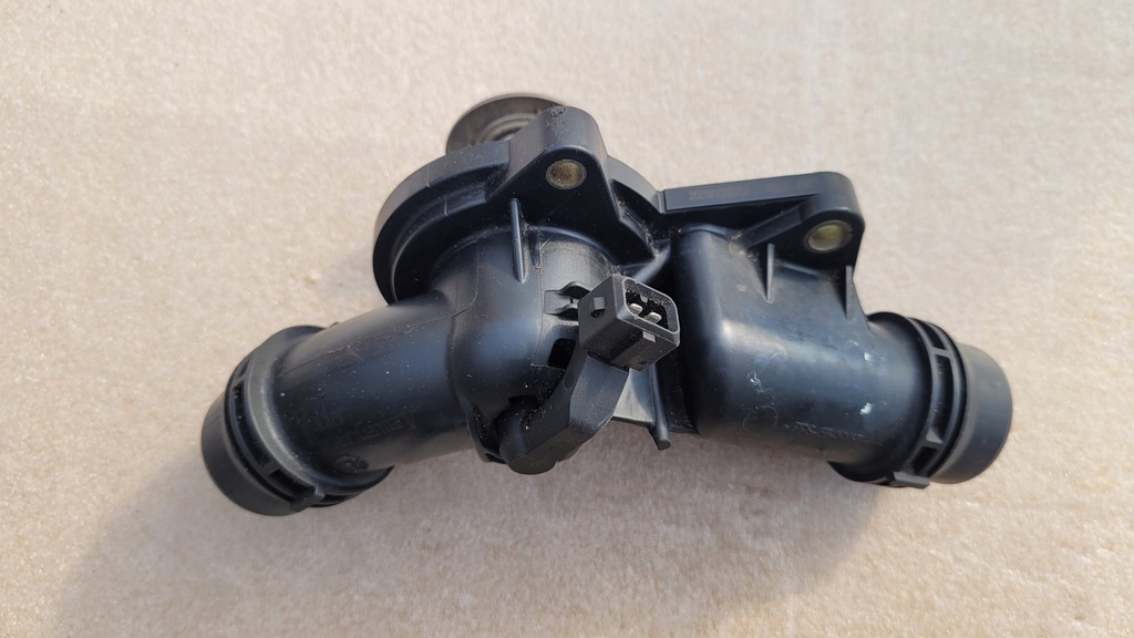 фото №1, Bmw e60 2.0i корпус термостата