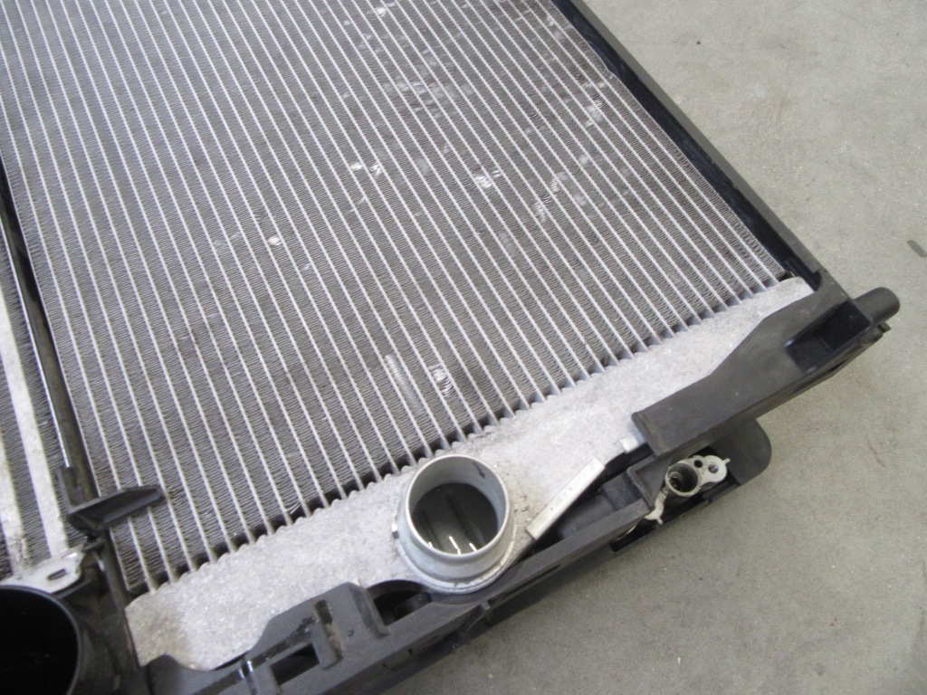 Радіатор інтеркулер корпус bmw f01 f02 f06 f10 f11 f13 n57 автоматична коробка передач 313km в Україні