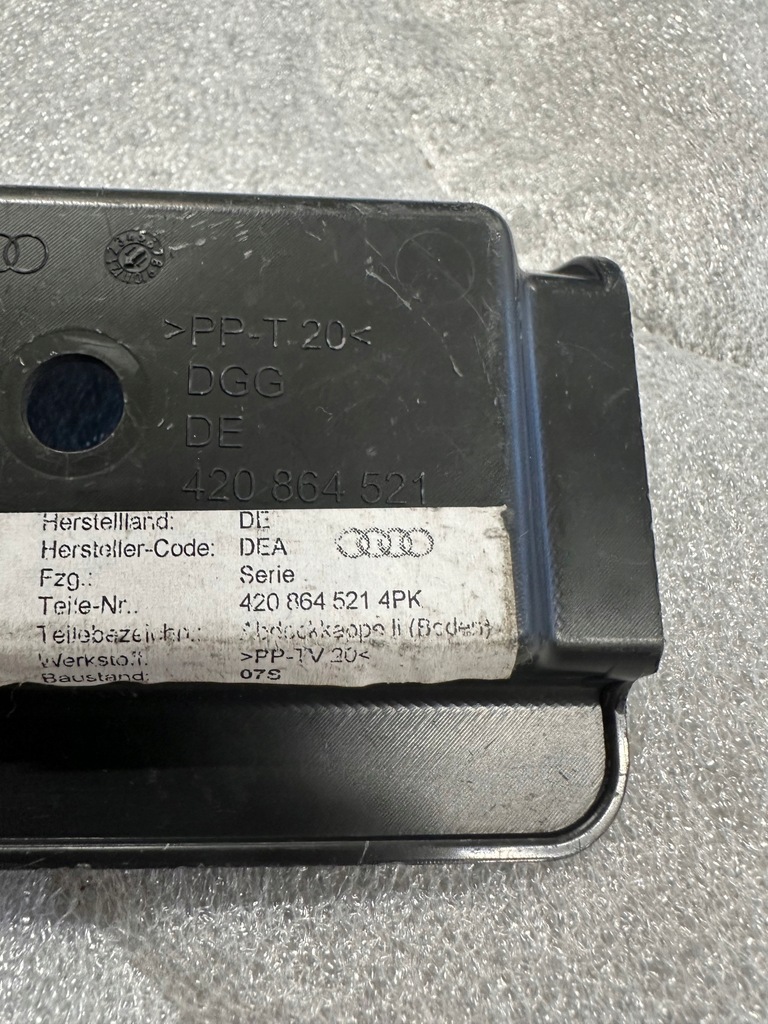 фото №3, Накладка заглушка audi r8 420864521.....