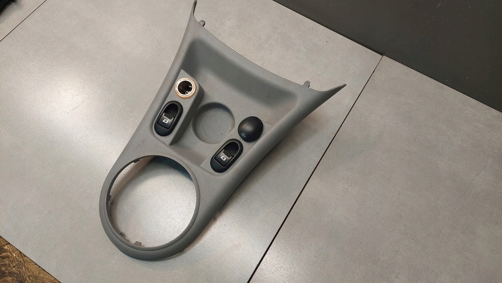 фото №9, Панель окон рамка citroen c3 i 1.4 b 9637999777