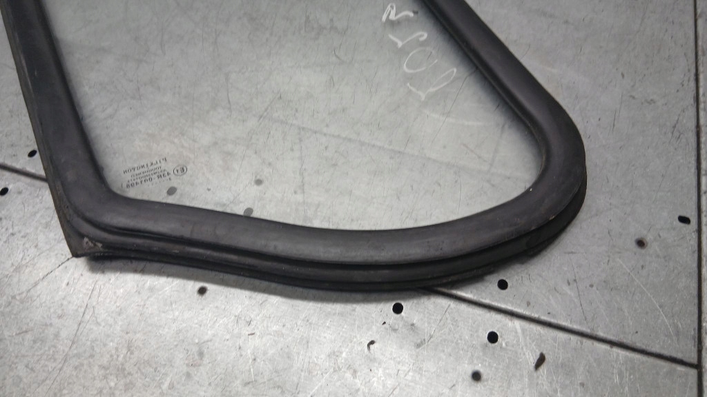 фото №6, Скло ліва перед трикутник citroen jumper i fl 2.8d 04r