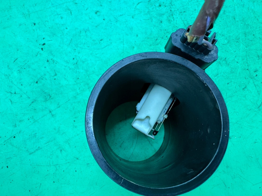 Расходомер воздуха 8200299956 renault clio 3 3 1.5 dci 05- в Украине