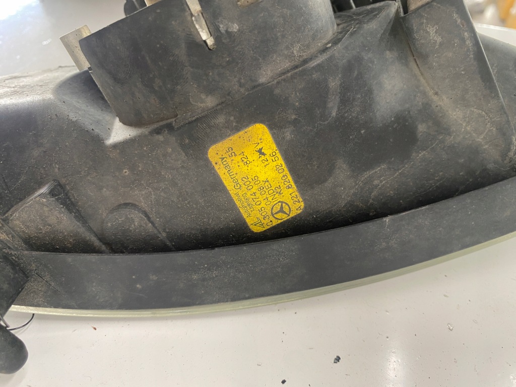 фото №12, Mercedes w221 противотуманная фара правый перед a2218200256