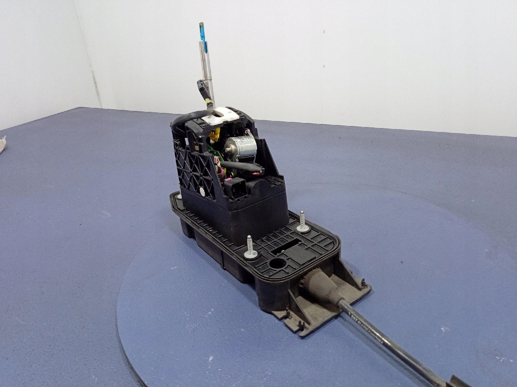 Audi a3 8p кулиса  кулиса коробки s-tronic dsg 8p2713025s с Разборки