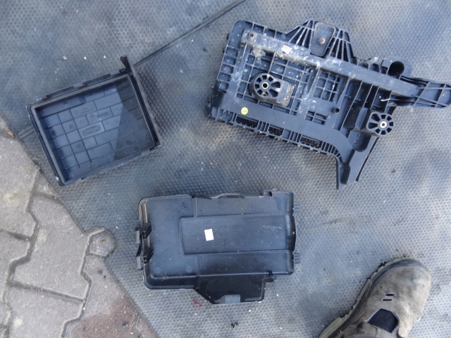 фото №8, Корпус основание аккумулятор vw scirocco 2.0 tfsi