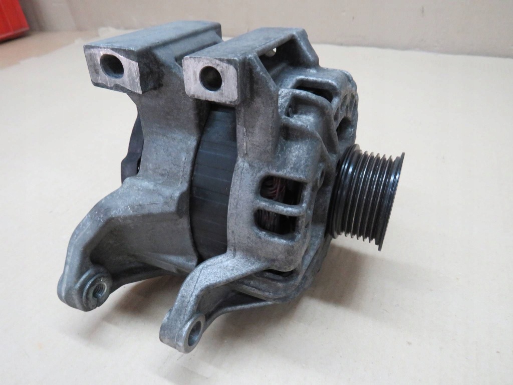 Opel insignia a рестайлинг  2.0 cdti b20dth генератор 39007852 Доставка