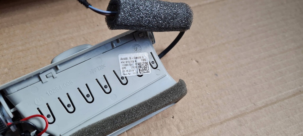 фото №6, A7 c8 4k решётка обдув стойка левая серебристый księżyc 4n0819209a a6 c8 4k