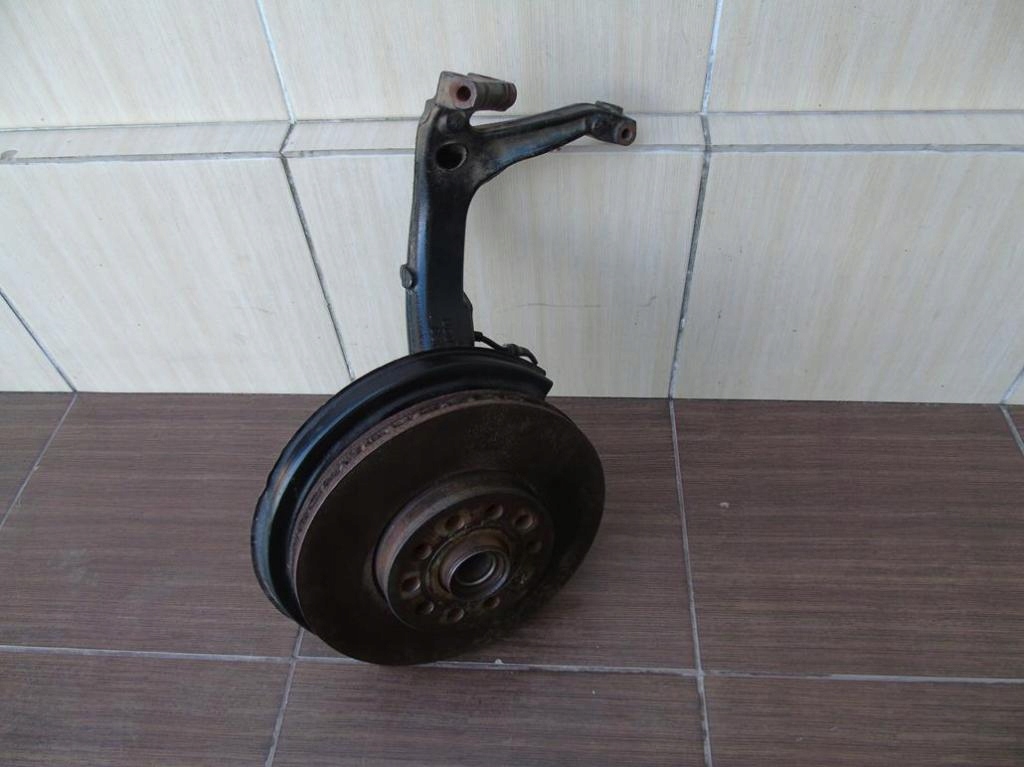 фото №1, Поворотний кулак перед ліва passat b5 audi a4 8d0