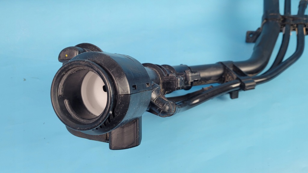 Kia sportage v 23r заливна горловина труба пального 31030-r2000 в Україні