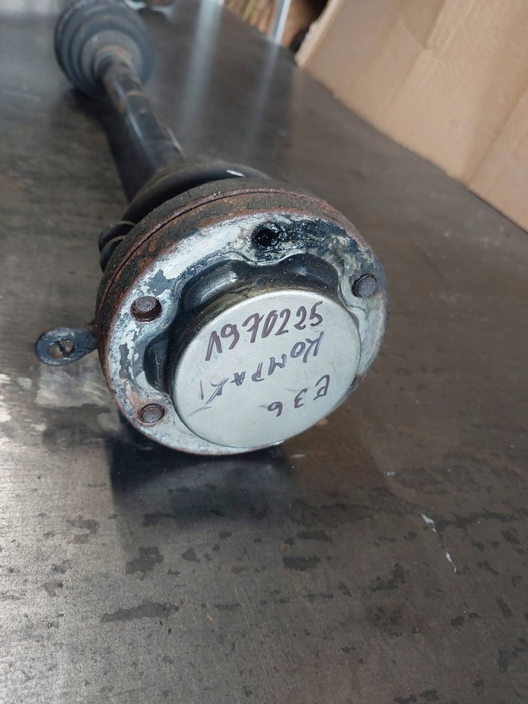 Привідний вал задня bmw 3 e36 316i comact 33211229235 Зі Шроту