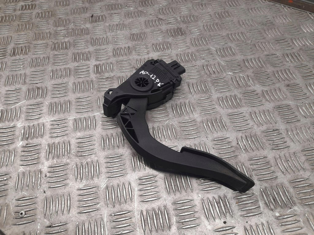 фото №5, Audi a8 s8 d4 4h 2013 перед сторона левая педаль газа / ускорения