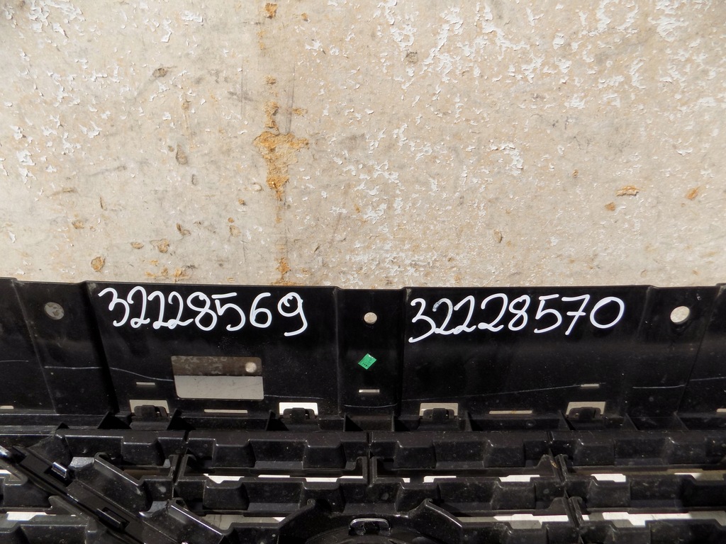 фото №9, Решітка радіатора решітка радіатора volvo xc60 ii r-design 32228569