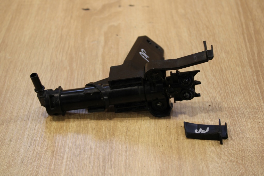 Купити Насадка розпилювача правий перед opel antara lift