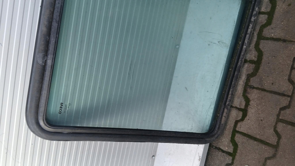 Купить Стекло кузовная правый  iveco daily 2.3d 06r