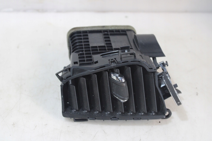фото №1, Решётка обдув средняя правая jeep compass ii
