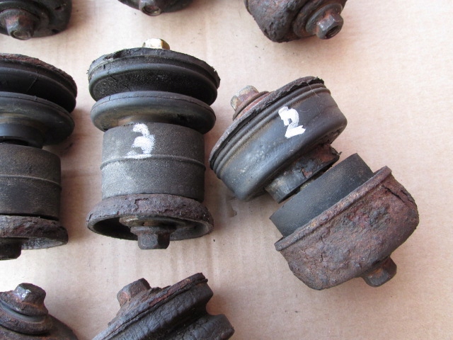 фото №5, Pajero sport i shogun montero 2006r отбойник подушка резиновый элемент кронштейн рамы kpl.