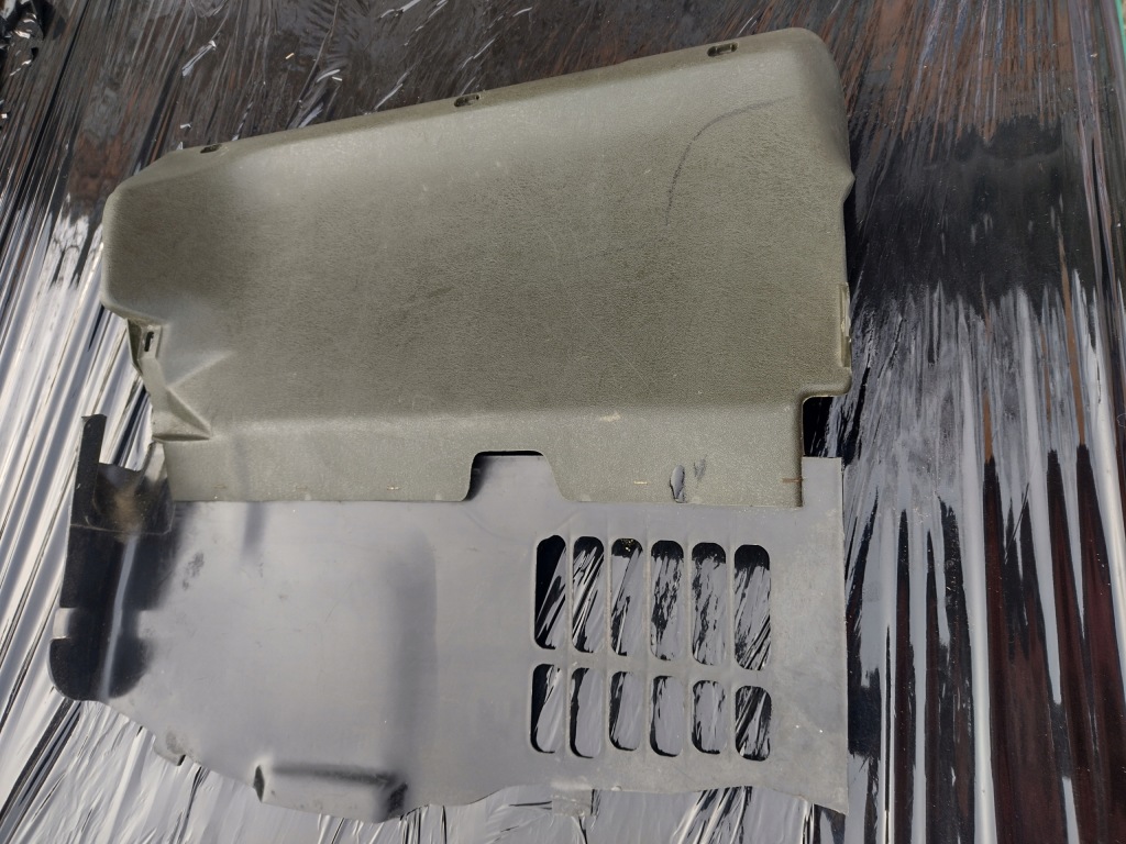 Mercedes w123 защита под ноги правая зелёный с Разборки