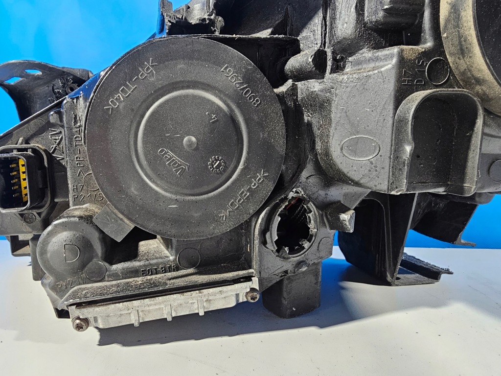 фото №6, Peugeot 3008 5008 лампа передняя правая ксенон europa do ремонта