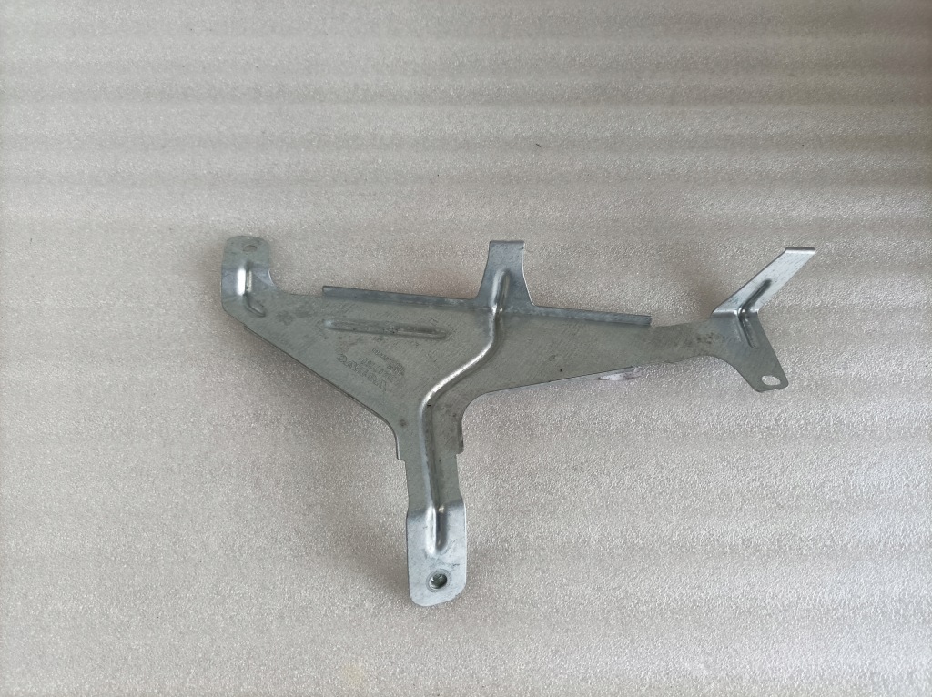 фото №1, Volvo v40 кронштейн бампера перед правый