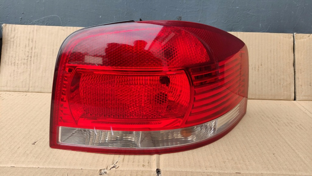 фото №1, Audi a3 8p лампа права задня задня 8p0945096