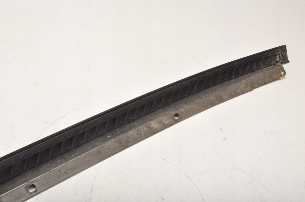 фото №6, Toyota tundra молдинг стекло лобовое правая 00-06