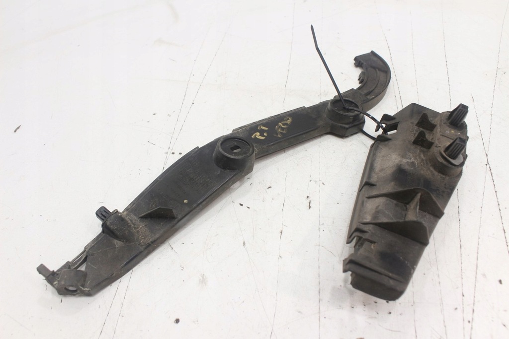 фото №1, Corolla verso ii направляющая бампера правый задняя