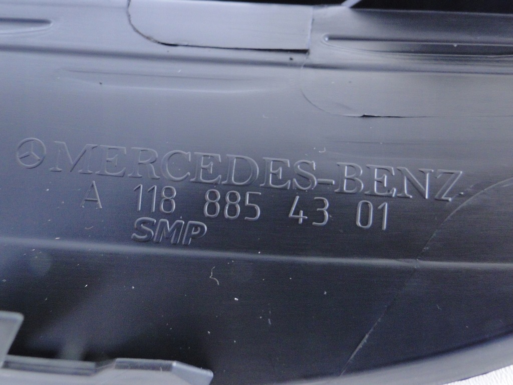 Ліва решітка заглушка бампера перед mercedes cla w118 оригінальний номер a1188854301 Зі Шроту