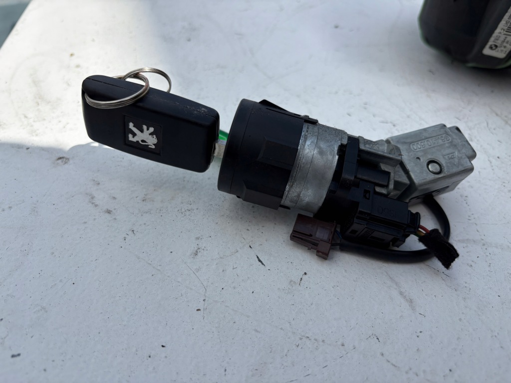 фото №1, Замок запалювання +ключ peugeot 5008 3008 i 09-2016