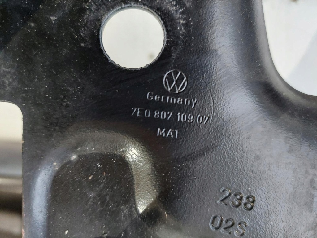 Vw t5 lift балка бампера перед 7e0807109 оригінал в Україні