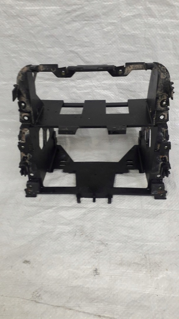 фото №1, Рамка корзина радио vw golf v 1k0858005c