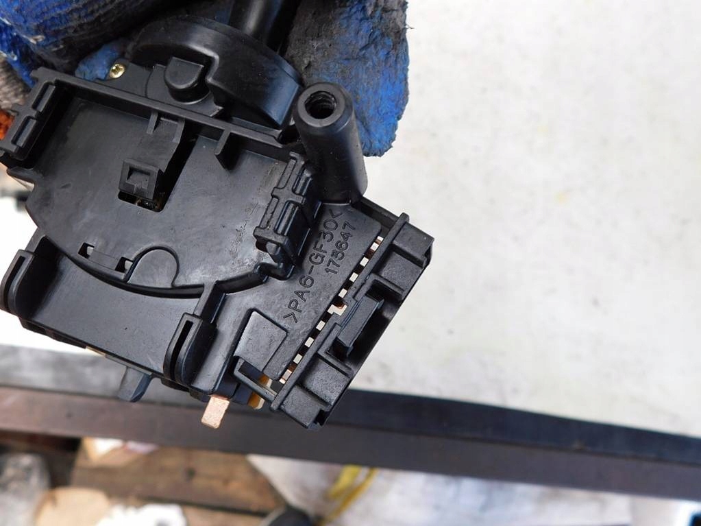 фото №5, Toyota yaris i 1.0 99r 3d переключатель дворник