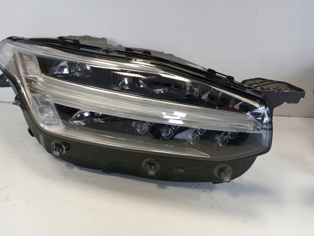 Фара ліхтарі  full led volvo xc90 xc 90 рестайлінг  32338960 32338961 Зі Шроту