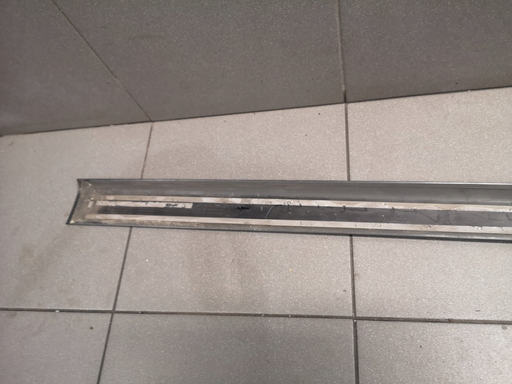 фото №8, Молдинг порог правый перед audi a6 c6 4f0853374h