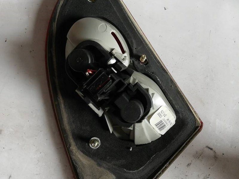 фото №4, Лампа правая задняя w крышка багажника toyota avensis