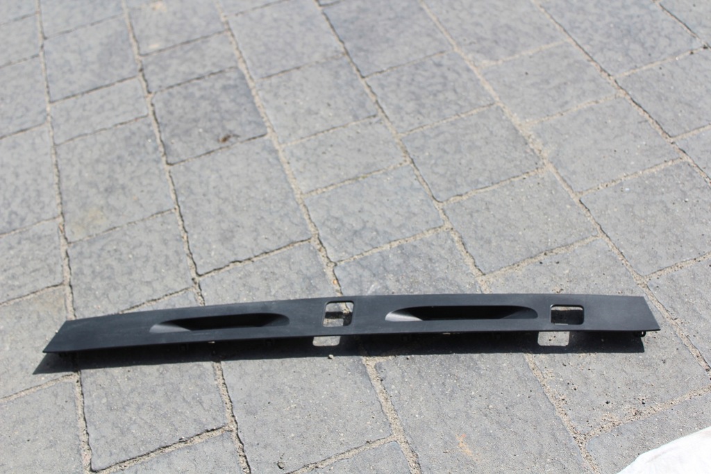 фото №1, Corolla e21 sedan молдинг багажника 76827-02090