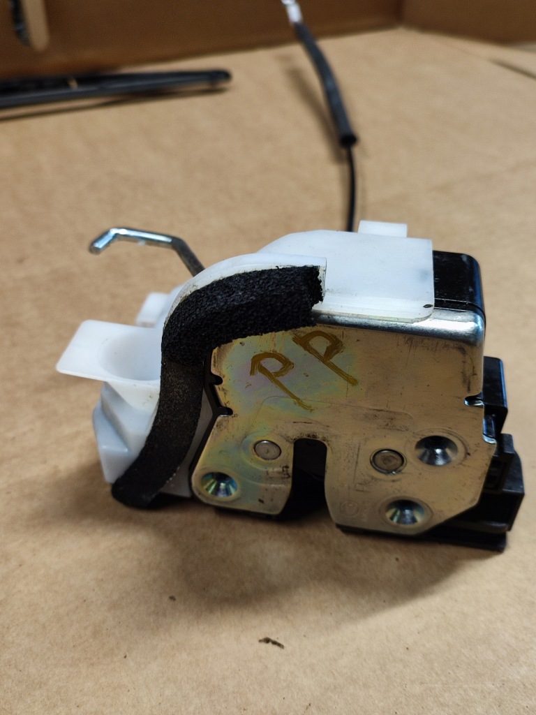 фото №1, Замок ручка правый перед hyundai i20 2 81320-c8040