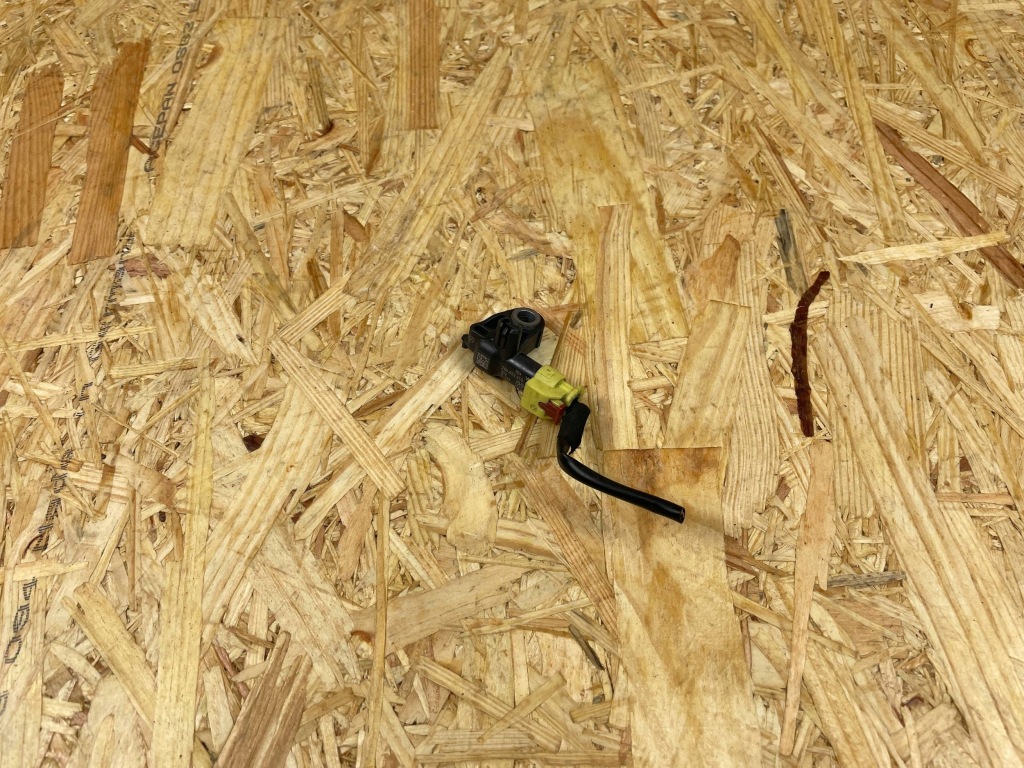 фото №8, Датчик удара ударный штекер vw skoda seat audi 2q0959659