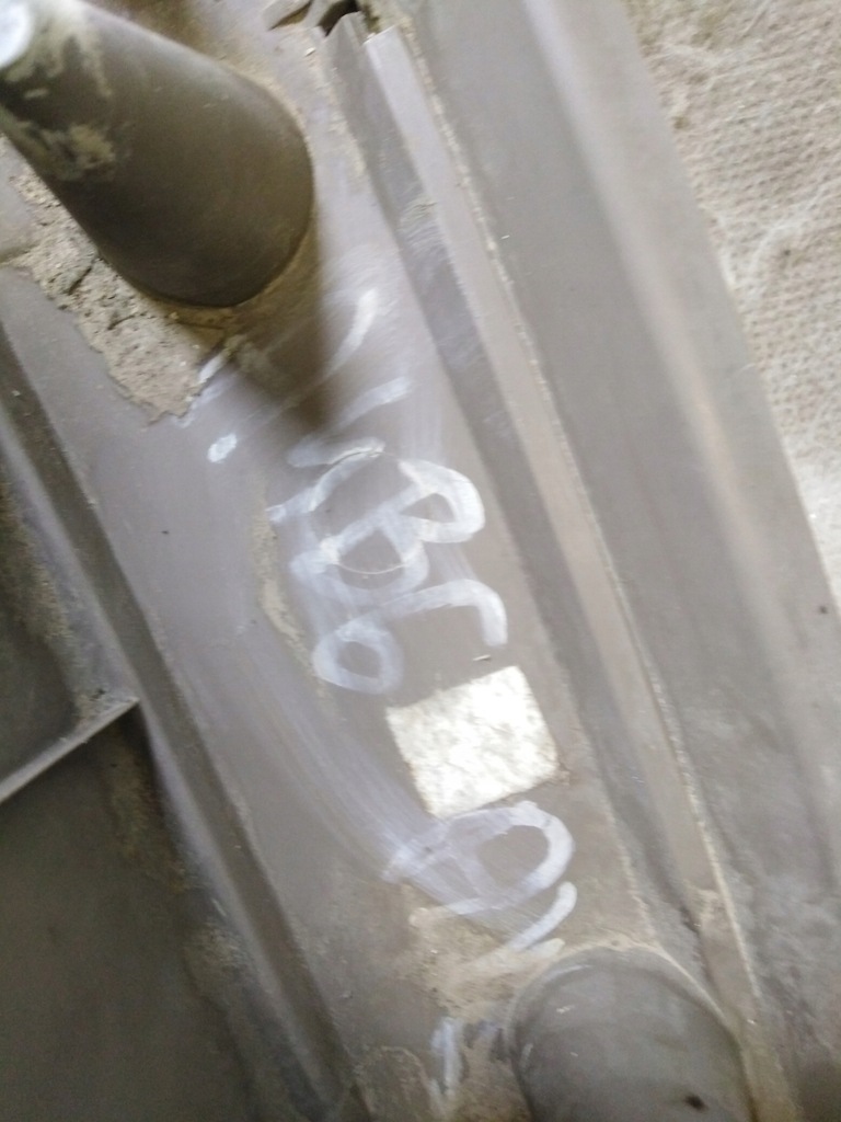 фото №8, Audi a4 b6 kombi защита поперечина задняя край багажника