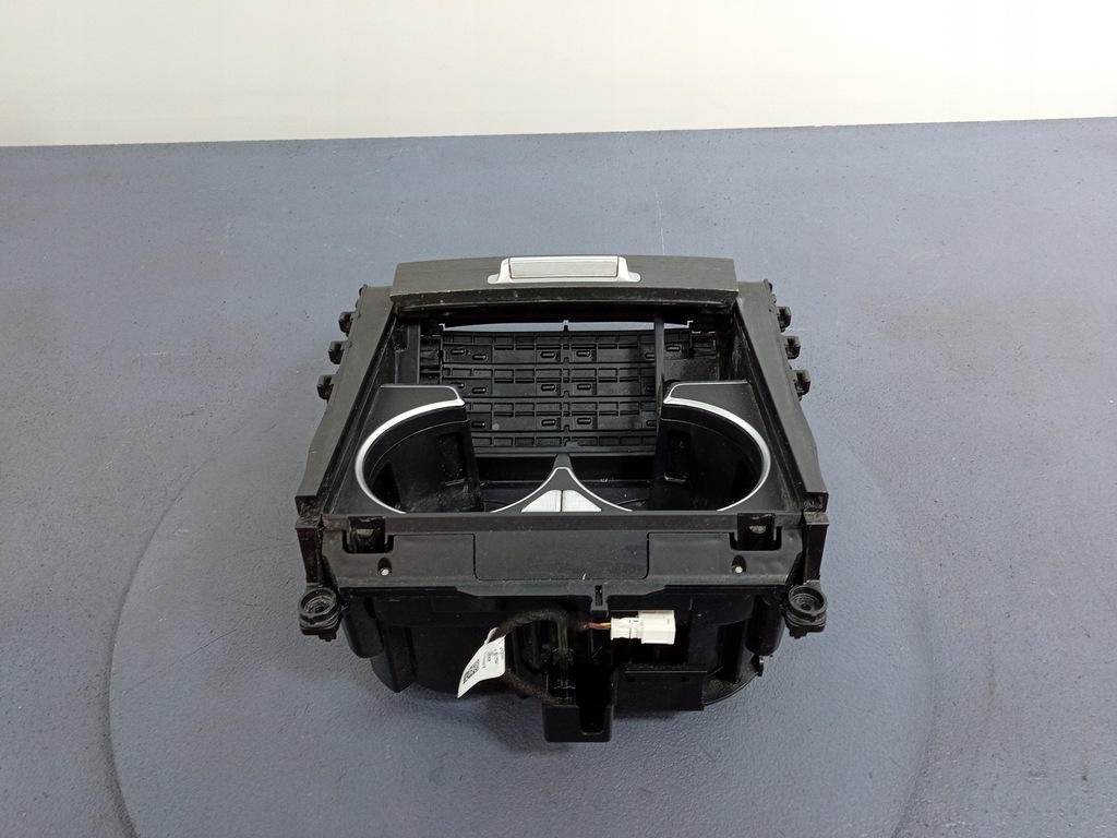 фото №6, Mercedes gls w167 кронштейн na кружки a1678109903