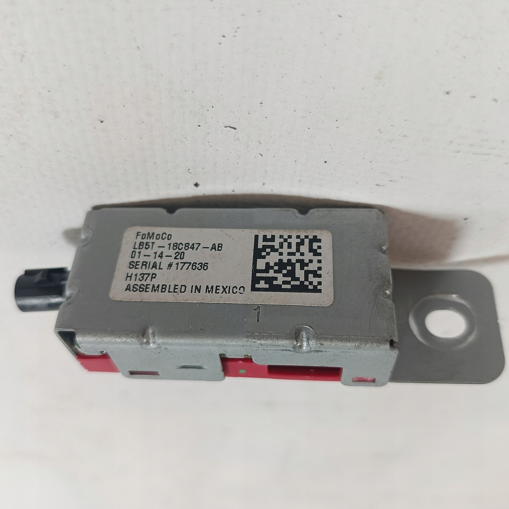 фото №6, Ford escape 20- підсилювач антени usa чорний червоний