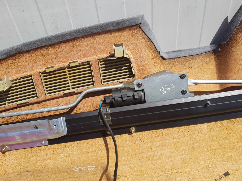 фото №5, Полка задняя задняя с шторка электрическая оригинал 8 161 586 bmw 7 e38