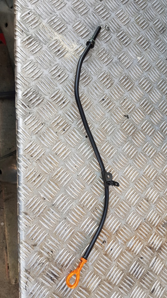 Audi a6 c5 a4 b6 2.5 tdi 059115630b щуп канал масляный щуп Цена